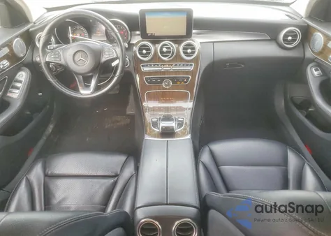 2016 Mercedes-Benz C 300 4Matic z USA, uszkodzony, nr VIN 55SWF4KB7GU117308